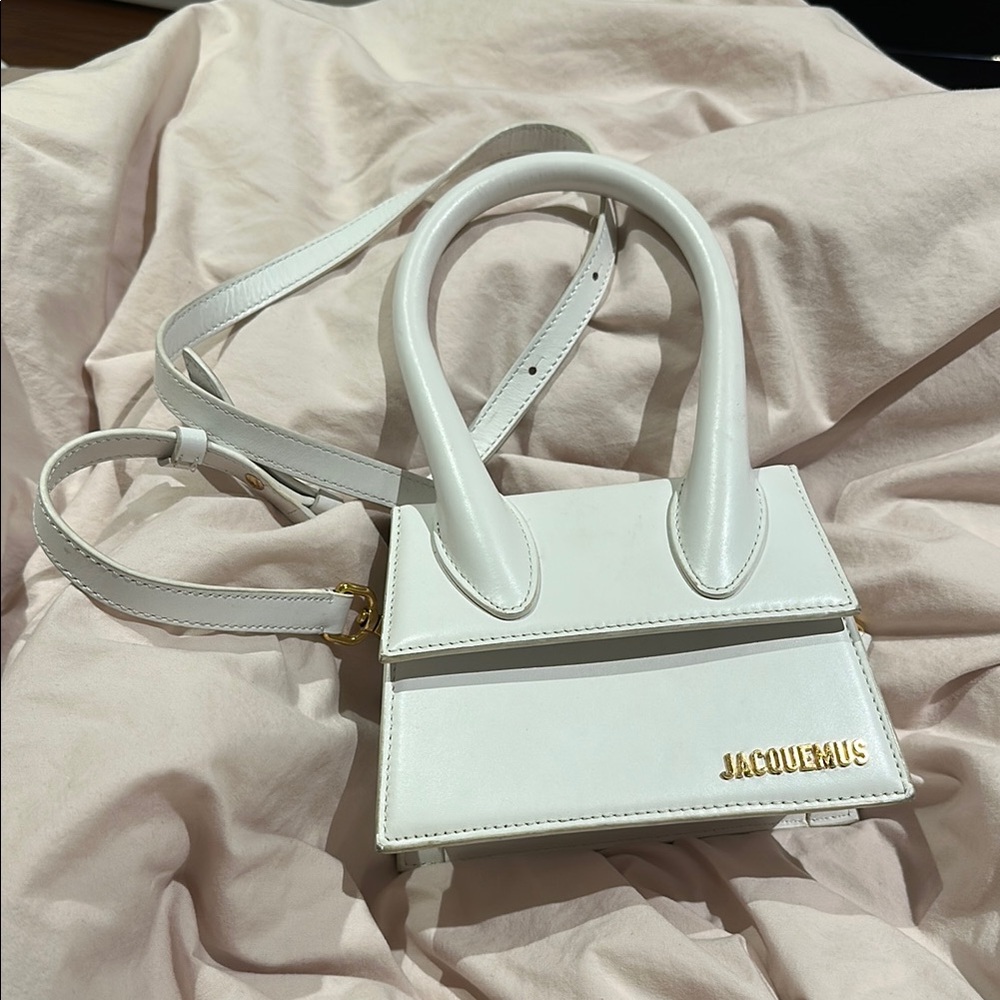Jacquemus White Mini Bag with Sleek Design - Picture 1 of 4
